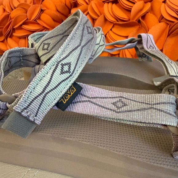 ❣️🆕Teva Flatform Universal Sunscape Sandals in Waterless Neutral Shade❣️ - Picture 2 of 10